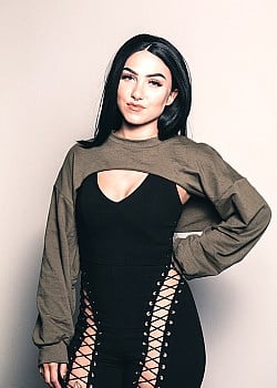 Evelina (singer)